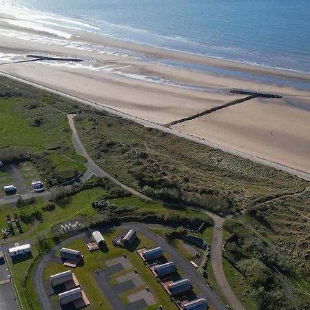 Hotel Ffrith Beach Glamping With Hot Tub à Prestatyn Extérieur photo