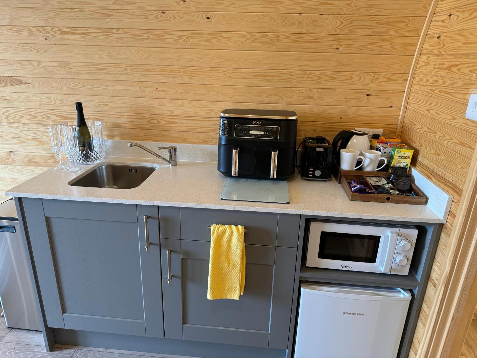 Hotel Ffrith Beach Glamping With Hot Tub à Prestatyn Extérieur photo