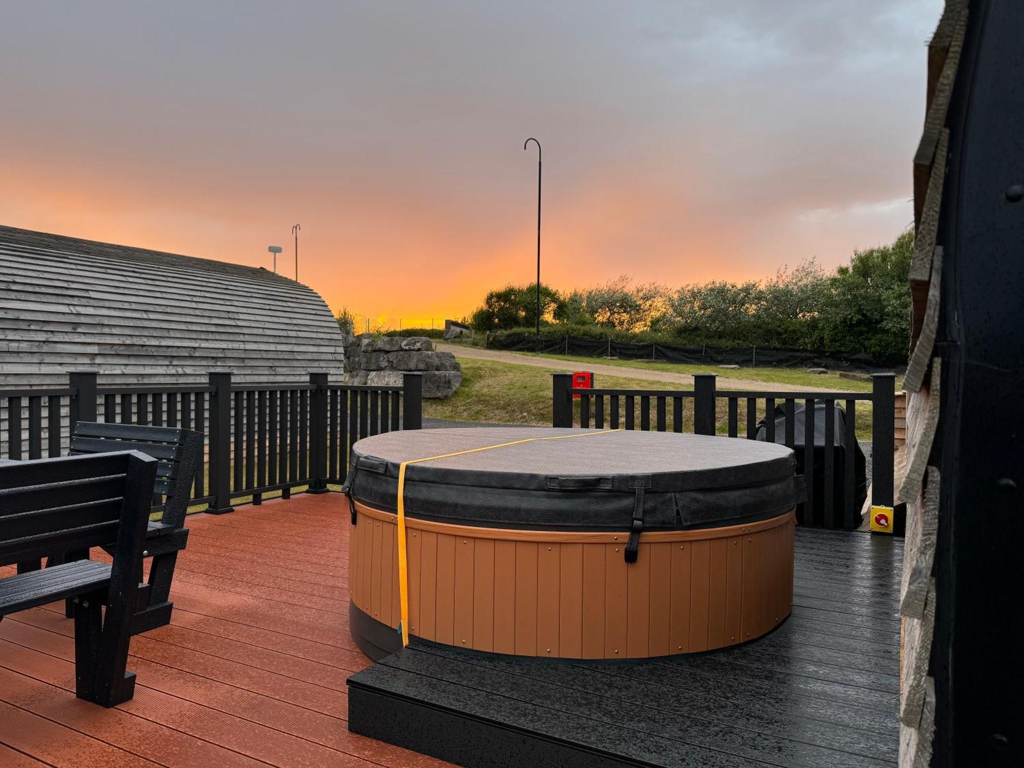 Hotel Ffrith Beach Glamping With Hot Tub à Prestatyn Extérieur photo