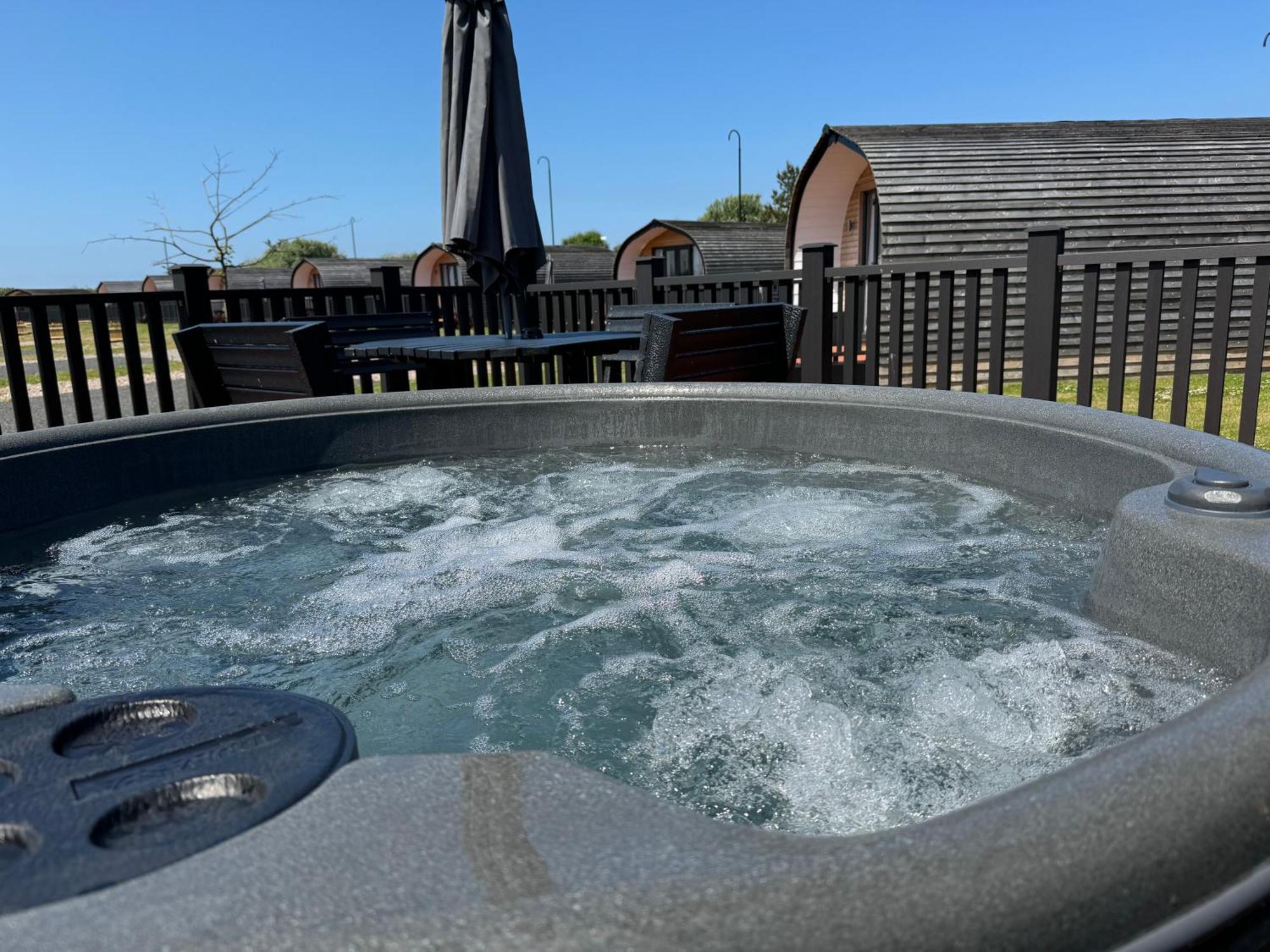 Hotel Ffrith Beach Glamping With Hot Tub à Prestatyn Extérieur photo