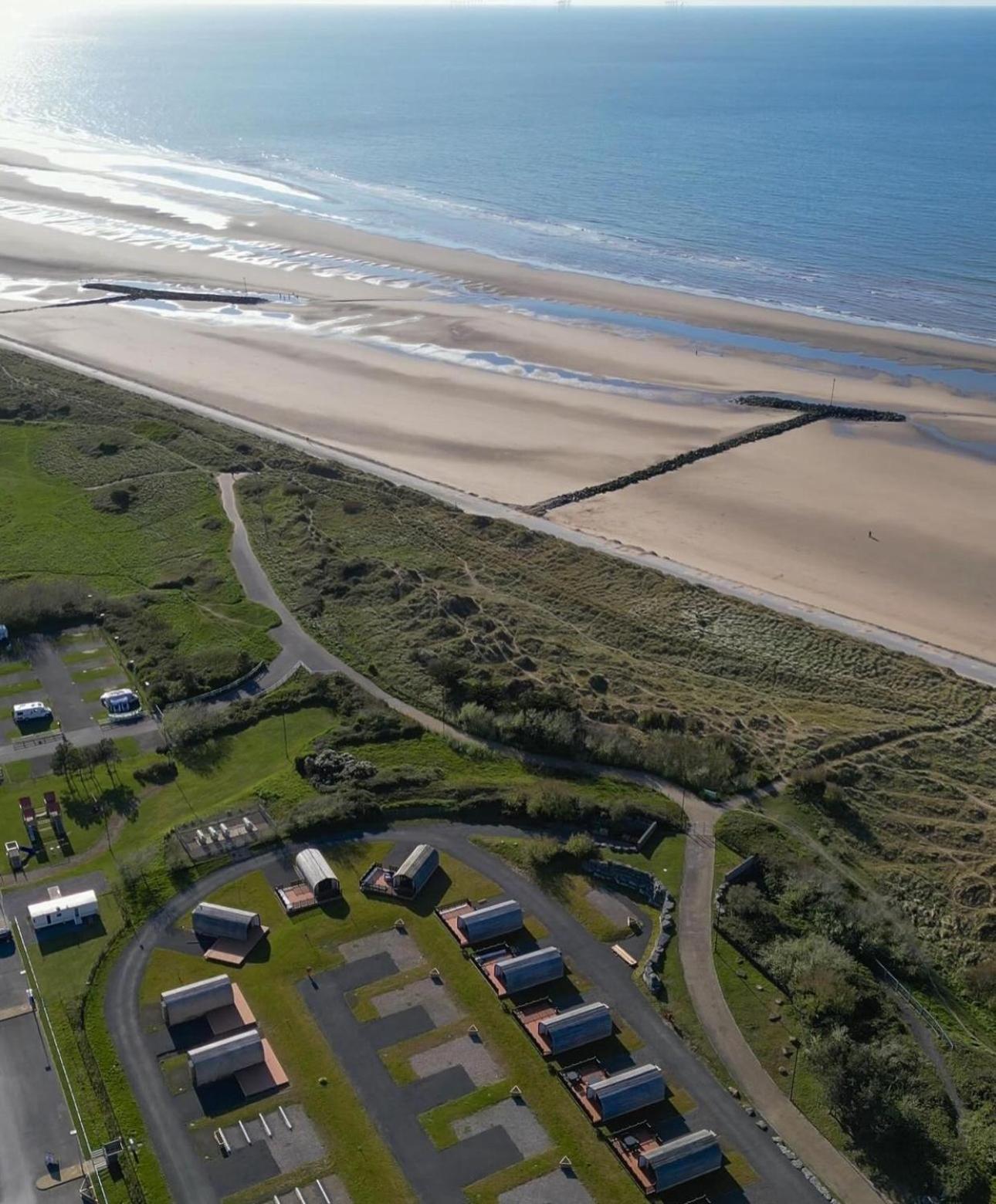 Hotel Ffrith Beach Glamping With Hot Tub à Prestatyn Extérieur photo